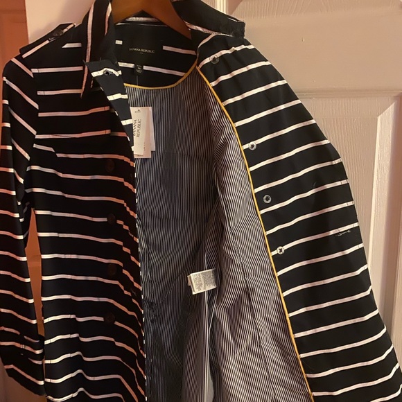 Banana Republic Trench Coat - Picture 2 of 4